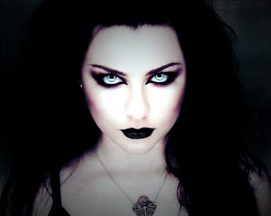 Amy Lee (Evanescence) com batom preto.